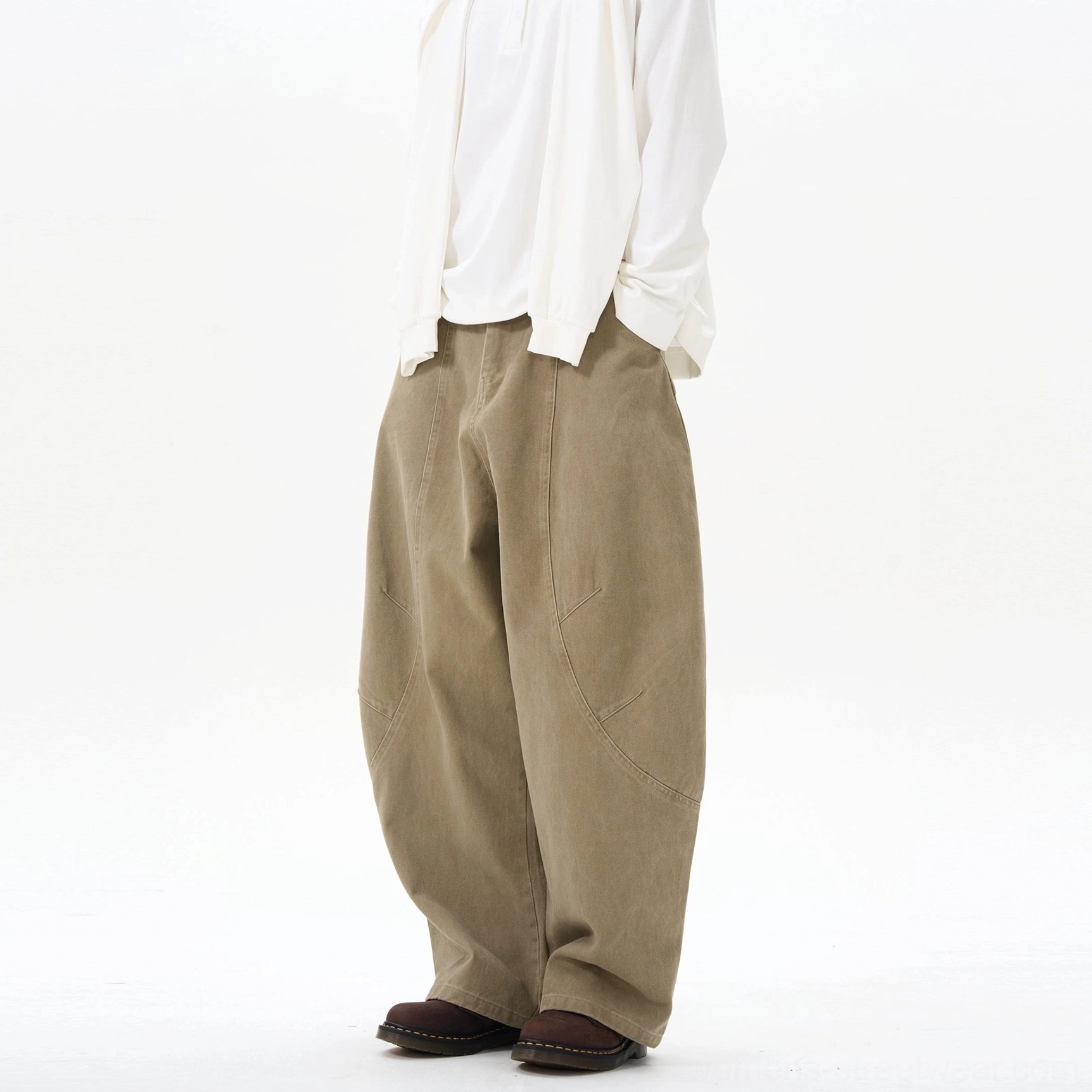 Khaki wide-leg cargo pants with relaxed oversized fit for Y2K Acubi and contemporary streetwear outfits