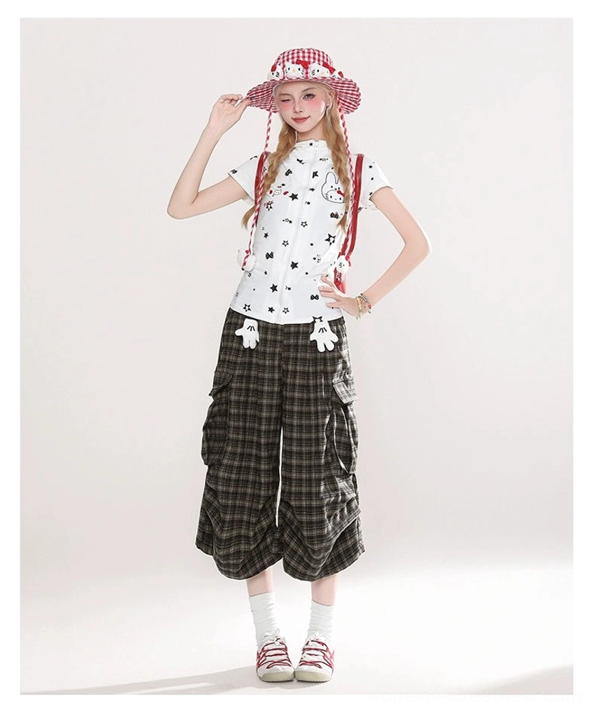 Korean streetwear outfit with brown plaid wide-leg culotte shorts, star print tee, checkered bucket hat, white socks, and red sneakers