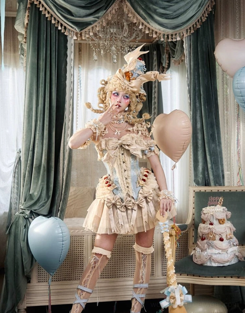 Lightweight layered lace tulle mini skirt with soft romantic volume for lolita, Y2K, cosplay, and vintage-inspired outfits
