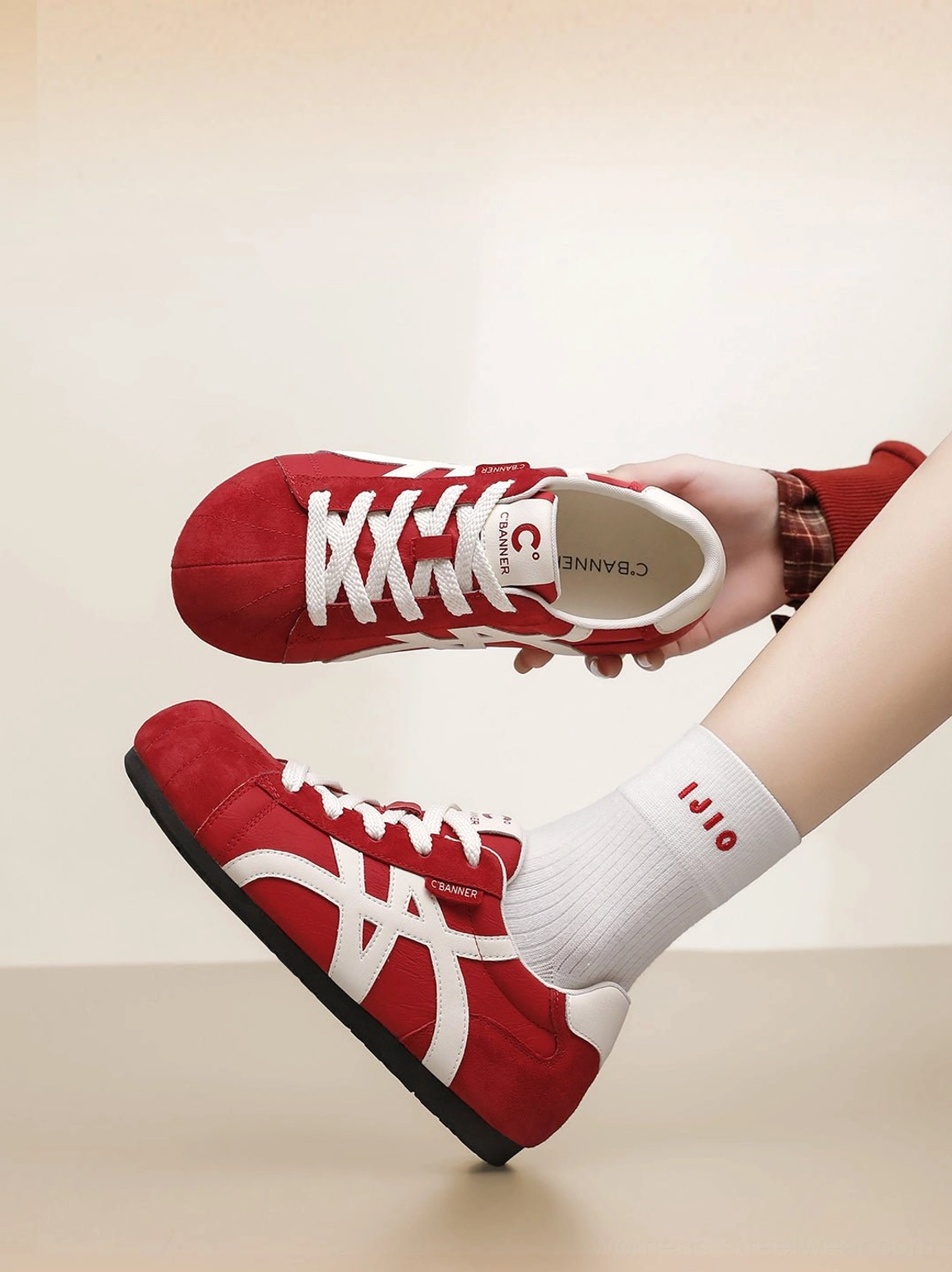 Leopard panel gum sole retro streetwear trainers for women detailed product view