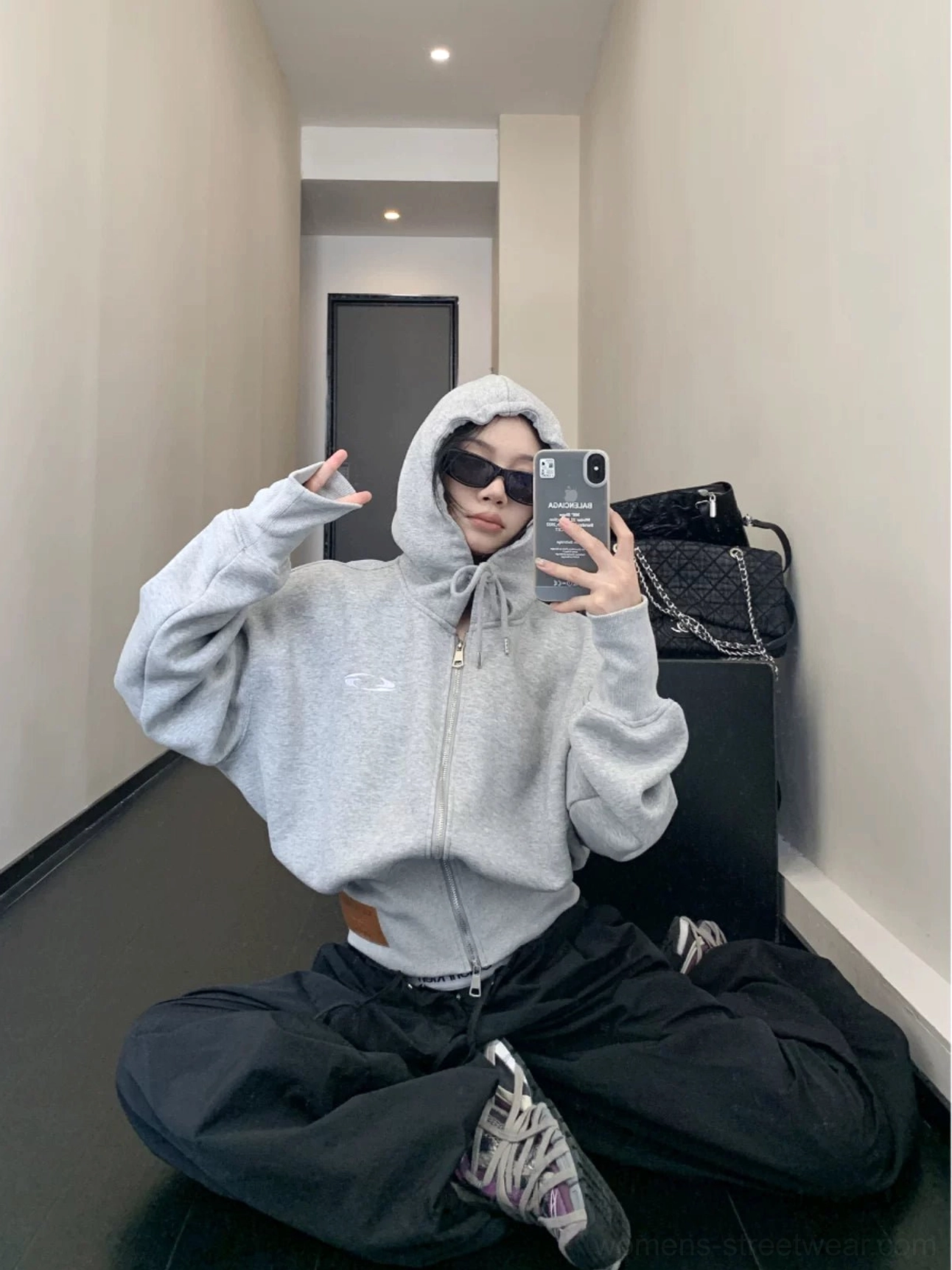 Full-body styling view of a light gray cropped zip hoodie with an oversized fit paired with wide-leg cargo pants for Seoul streetwear fashion