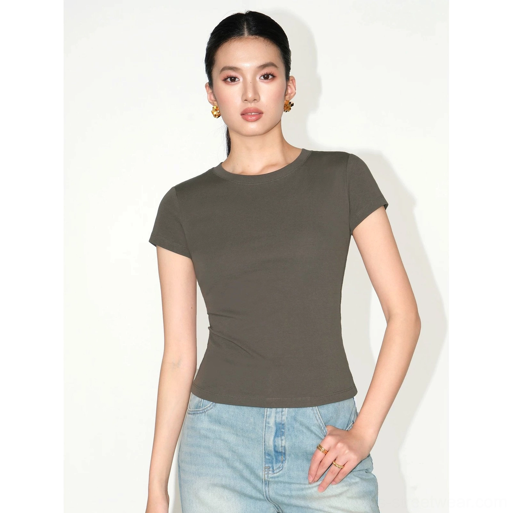 light gray fitted crew neck t-shirt versatile styling multiple outfit combinations streetwear capsule