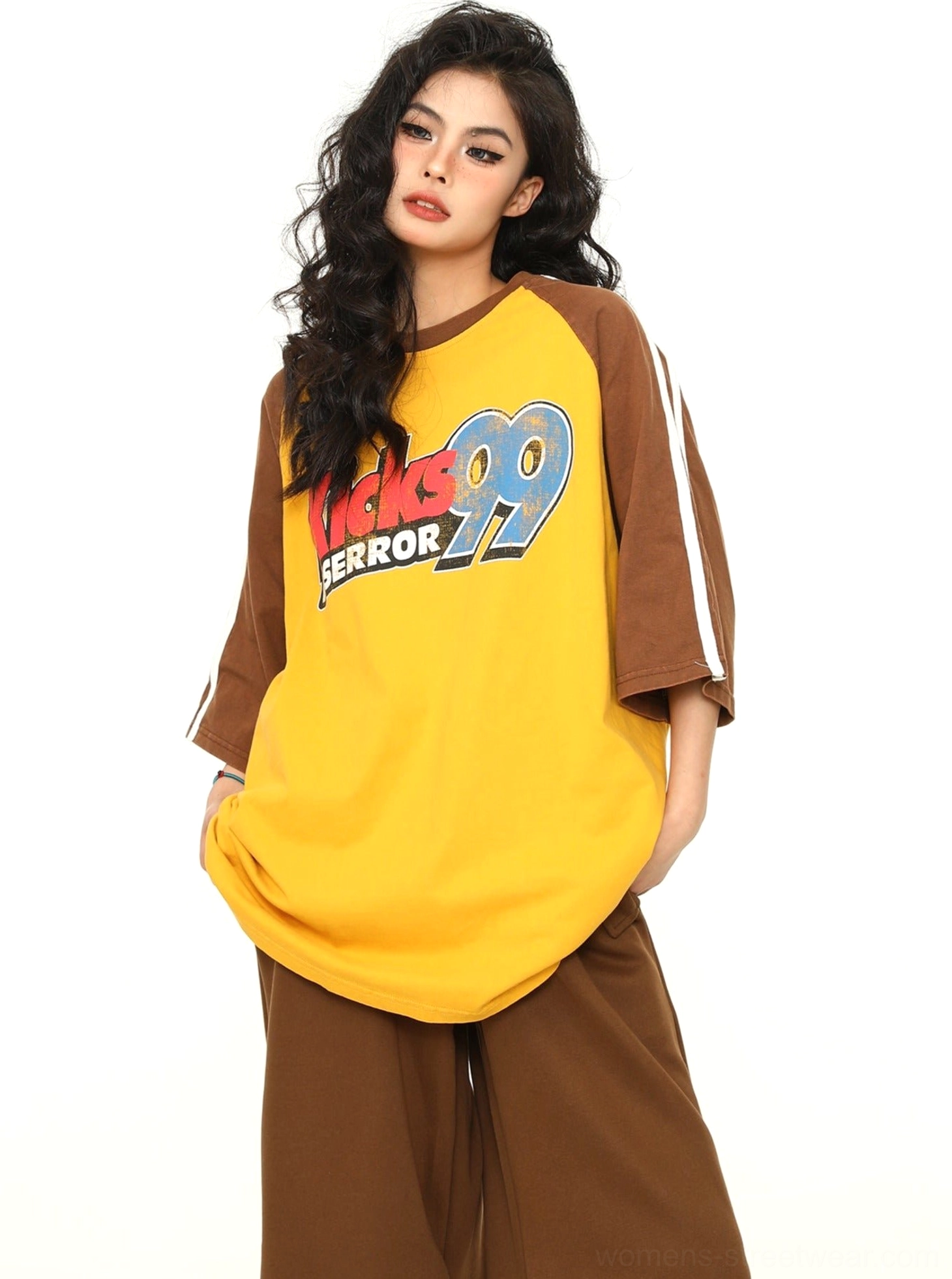 Loose-fit baseball-inspired graphic T-shirt with vintage varsity styling for everyday streetwear outfits