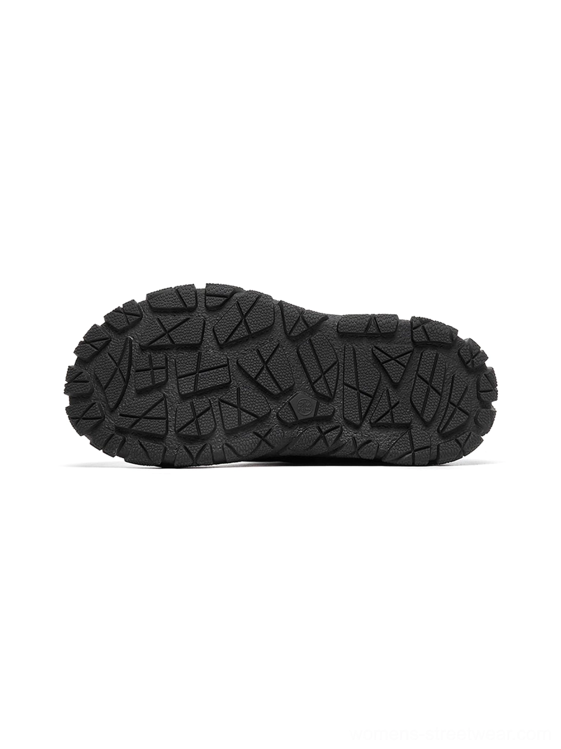 Metallic silver drawstring snow boots with a quilted puffer upper for futuristic Y2K-inspired winter styling