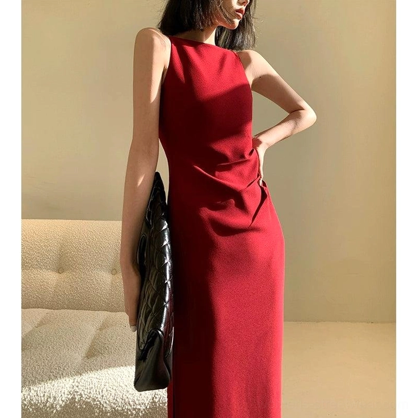 Minimalist bodycon midi dress with sleeveless boat neck, sculpted silhouette, and elevated evening outfit styling