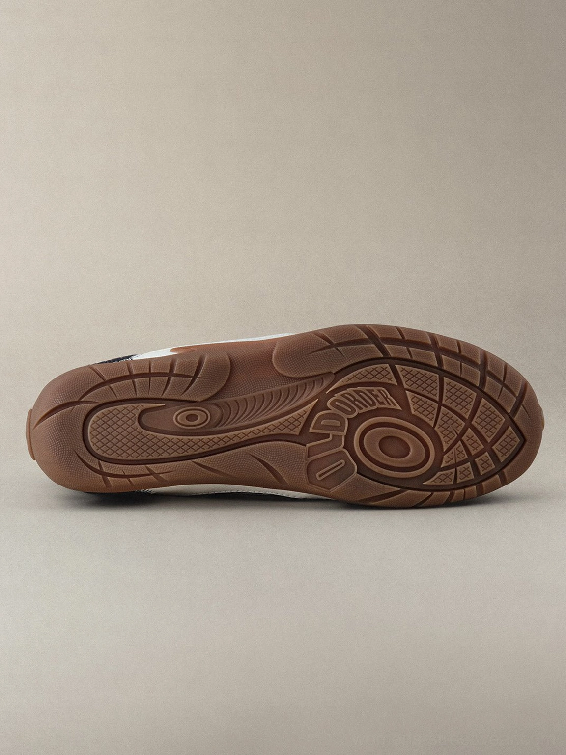 Navy swirl-panel low-profile trainers with mixed-material upper, fabric lining, contrast laces, and gum sole