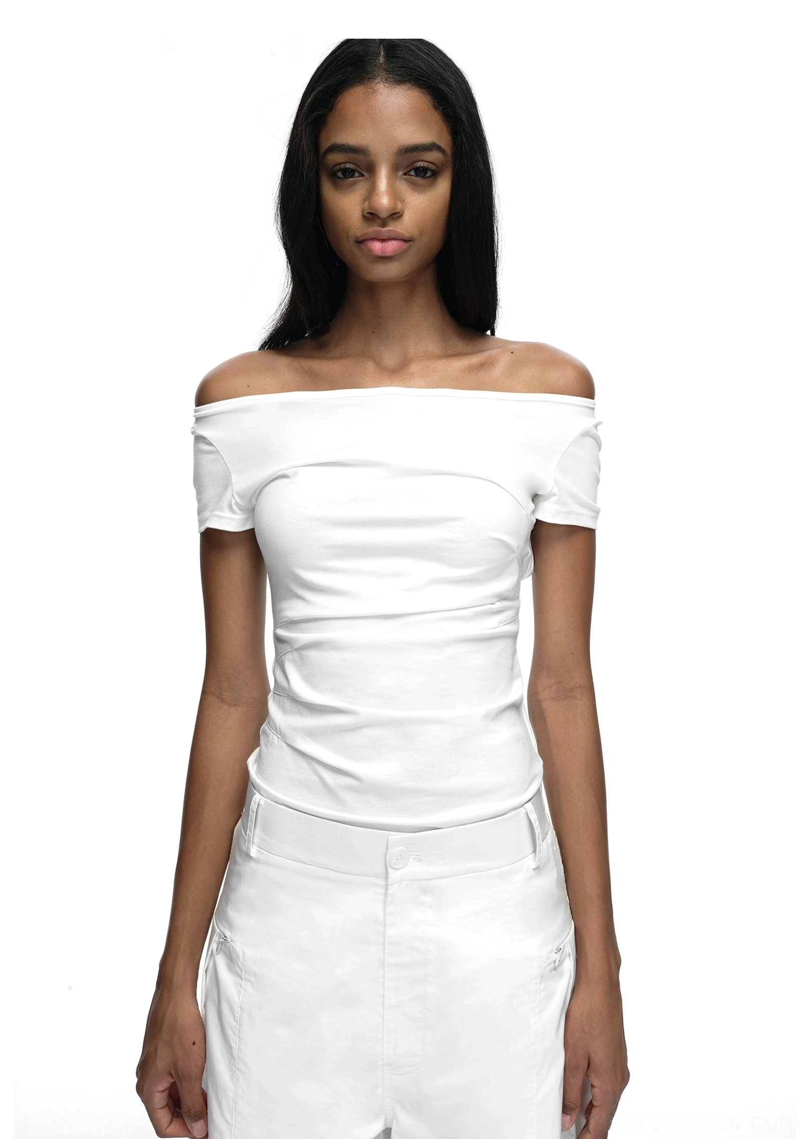 Off-shoulder backless fitted streetwear T-shirt in black or white with a modern Korean fashion silhouette