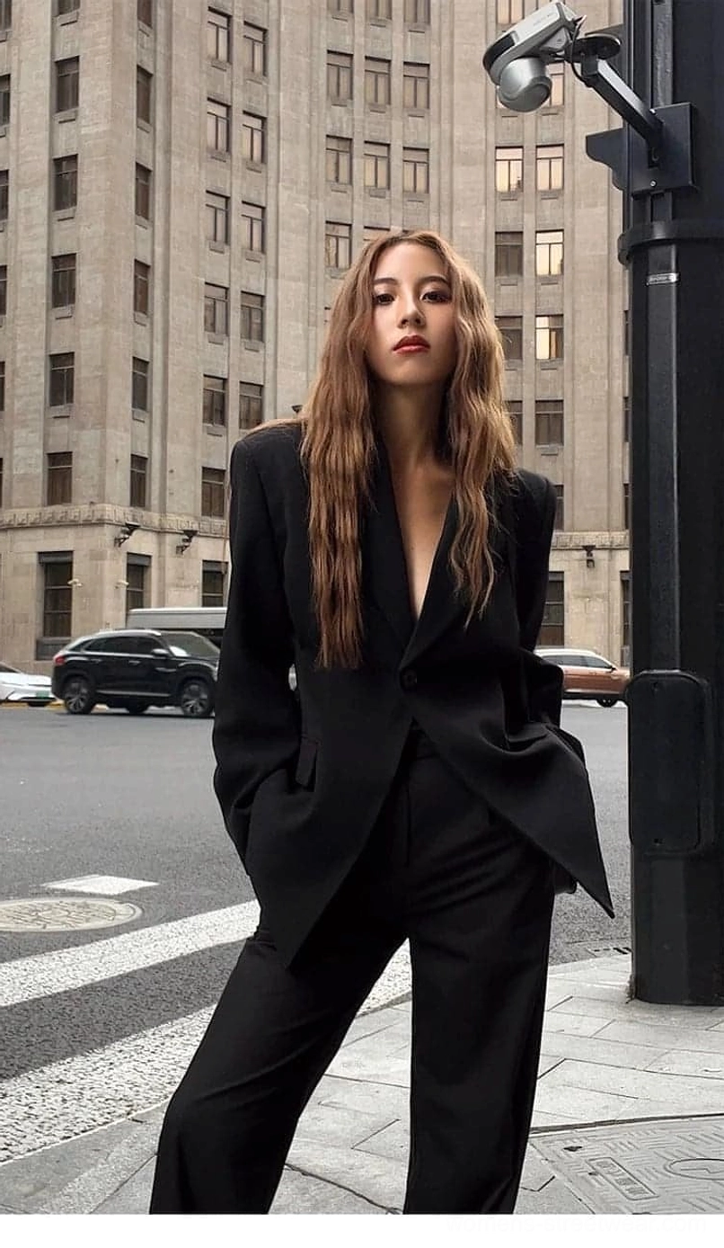 Oversized black tailored blazer jacket women's streetwear fashion outfit image