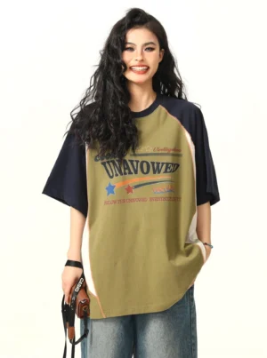 Green oversized colorblock raglan graphic T-shirt with dark navy sleeves styled with wide-leg jeans