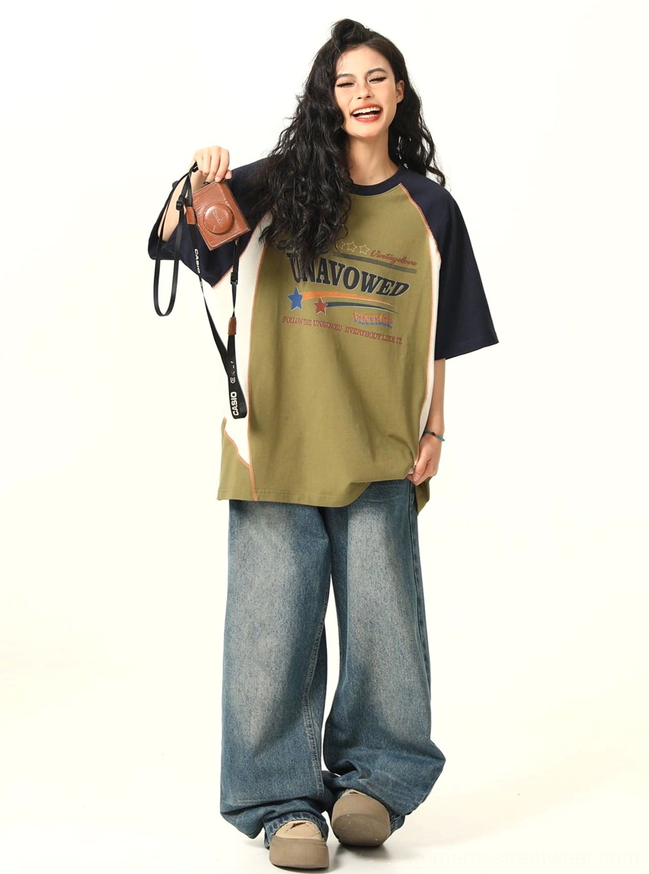 Green oversized raglan graphic T-shirt with contrast navy sleeves in a relaxed Korean streetwear outfit
