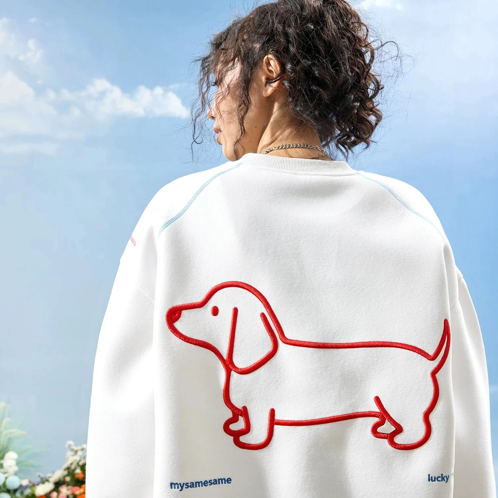 Oversized dachshund graphic crewneck sweatshirt for Korean streetwear outfits in black and white fleece-lined colors