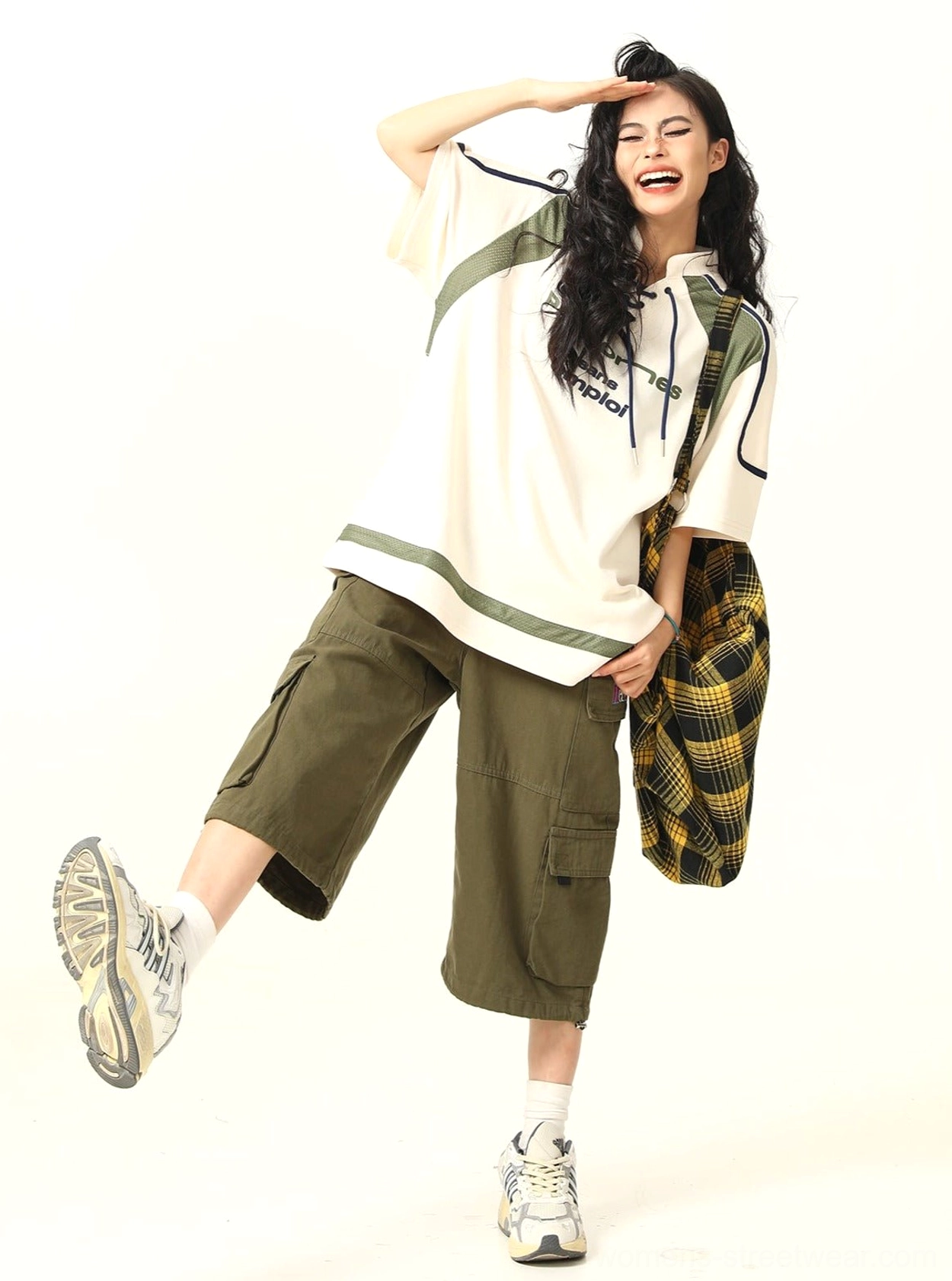 Oversized lace-up collar American sports graphic T-shirt detailed product view