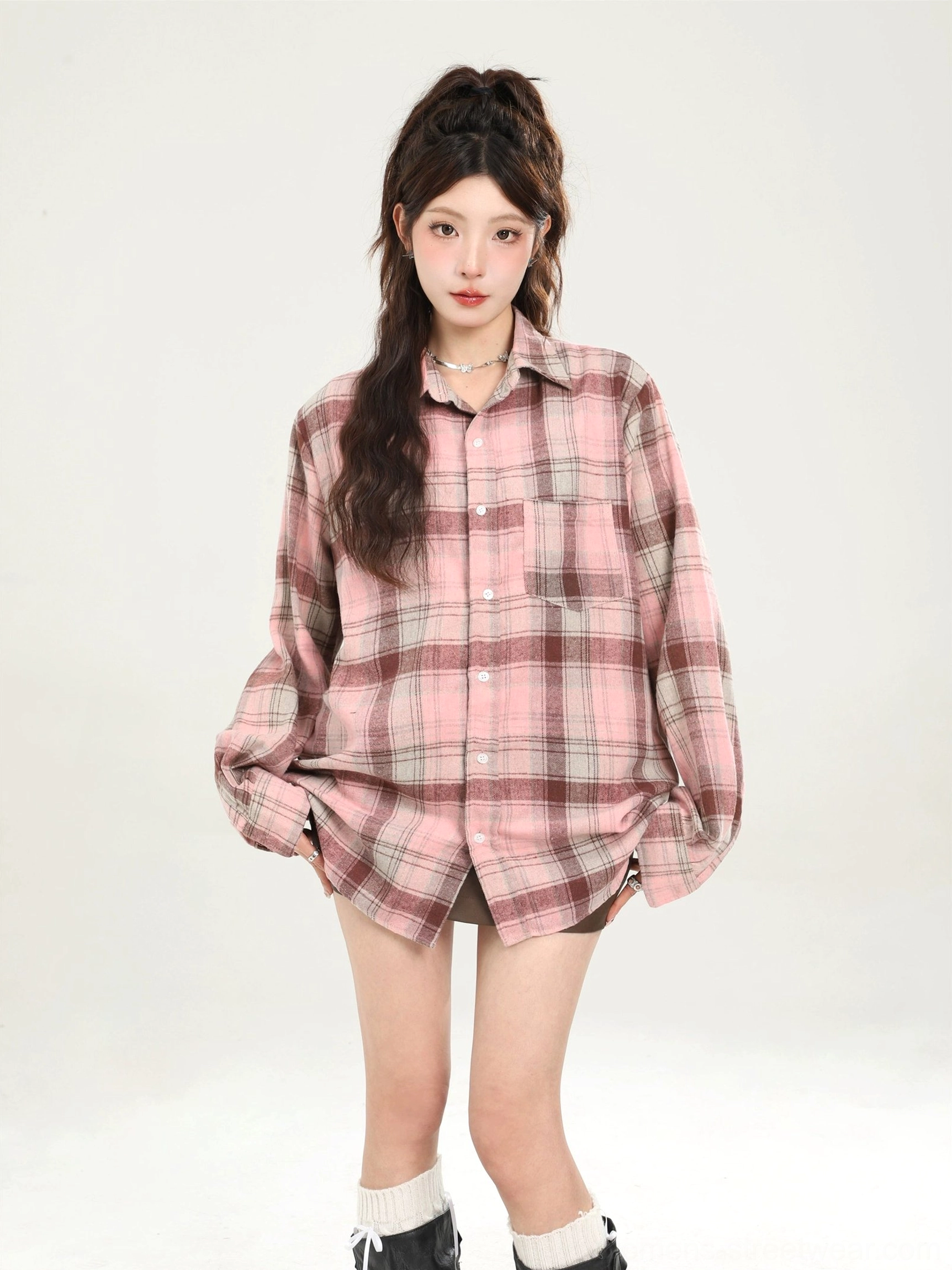 Pink brown plaid loose boyfriend shirt with long sleeves in a Y2K Korean fashion outfit