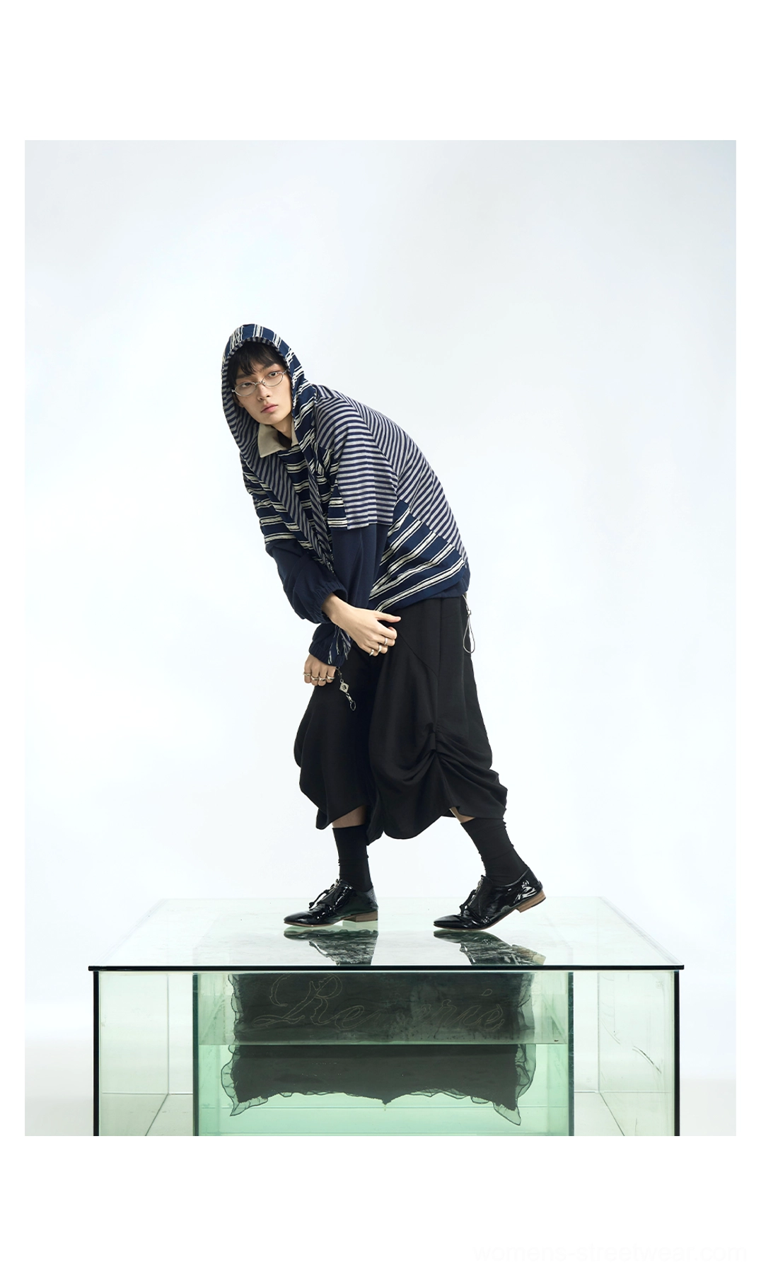 Oversized striped hooded scarf T-shirt detailed streetwear product view