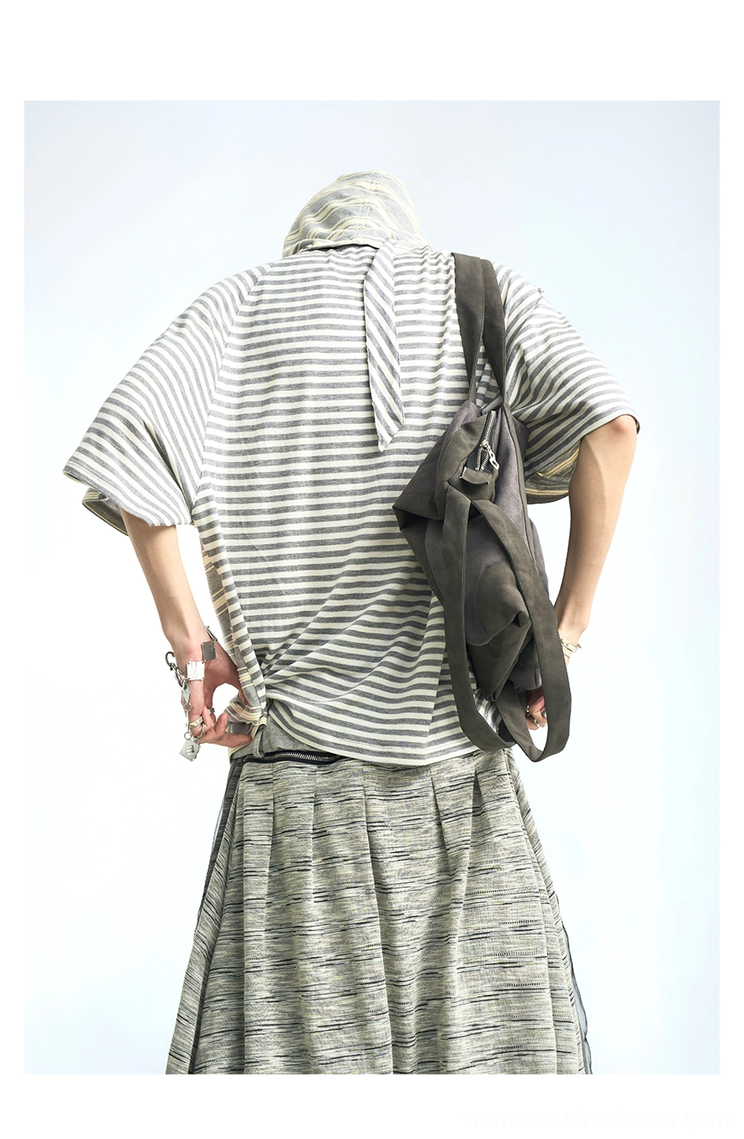 Oversized striped hooded scarf T-shirt relaxed fit fashion detail view