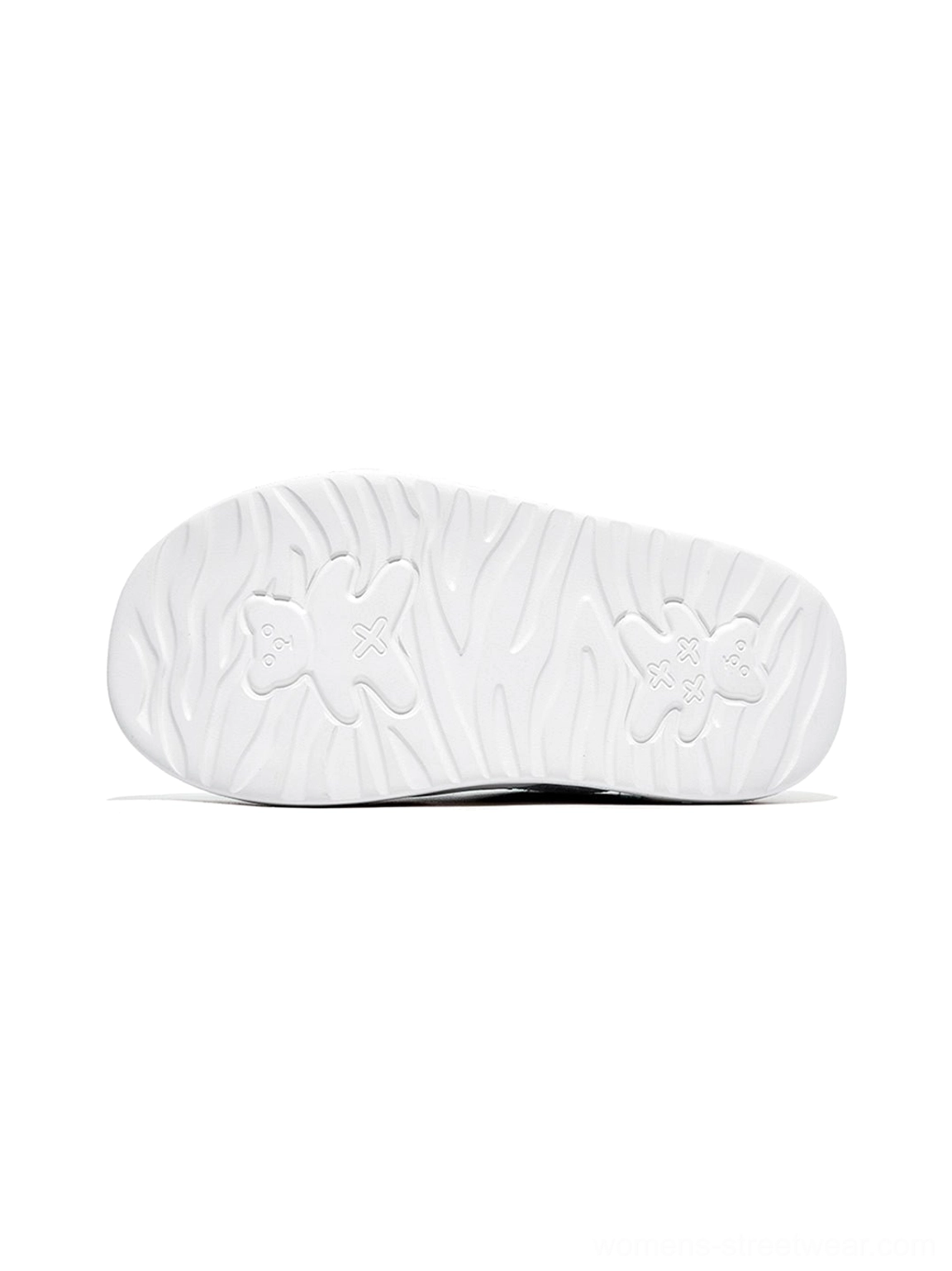 Pastel Y2K platform runner sneakers with breathable mesh metallic overlays and chunky lightweight streetwear sole