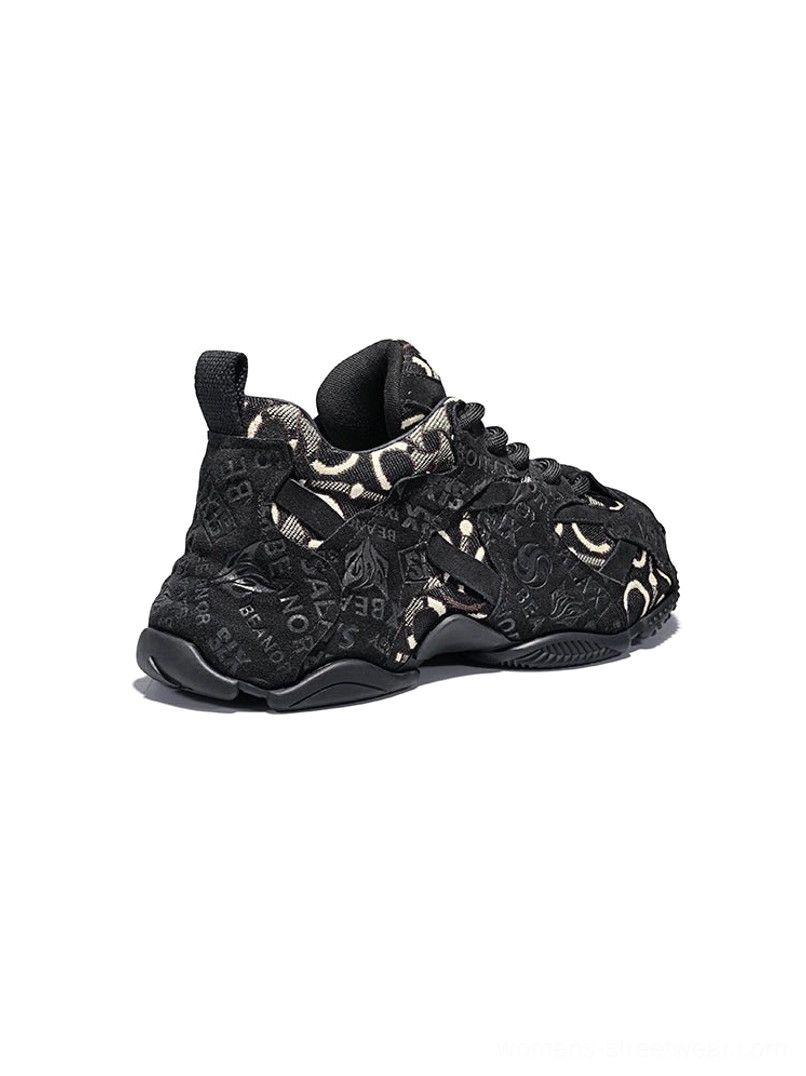 Pink embroidered chunky dad sneakers showcasing dimensional upper construction, tonal detailing and a bold Seoul-inspired streetwear profile
