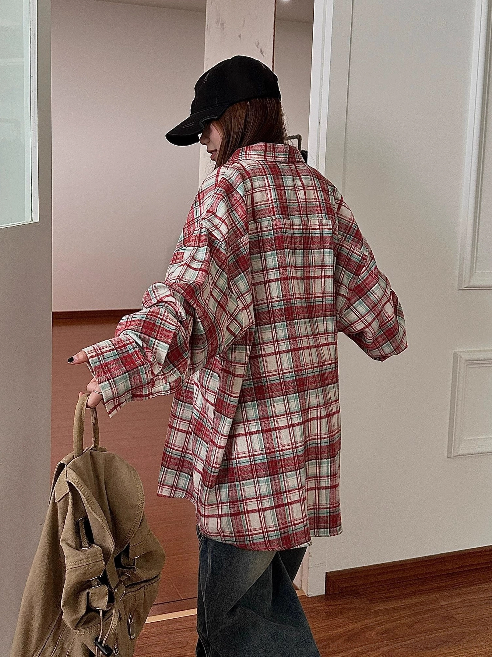 Plaid cotton shirt with relaxed shoulders and loose silhouette for Korean streetwear and everyday outfits