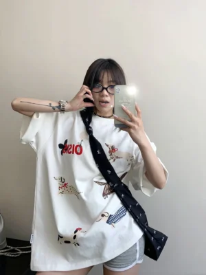 White Puppy Parade oversized dachshund graphic T-shirt front mirror selfie with rolled short sleeves