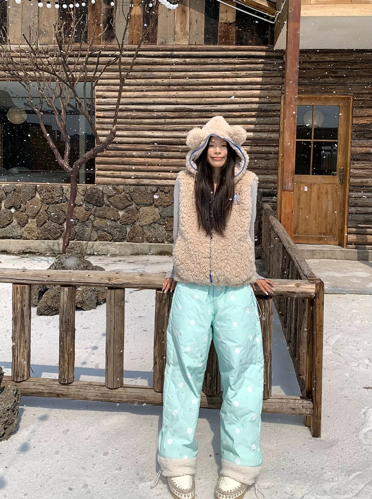 Quilted polka dot fleece cuff streetwear pants in mint green and pink presented as a cozy winter fashion style
