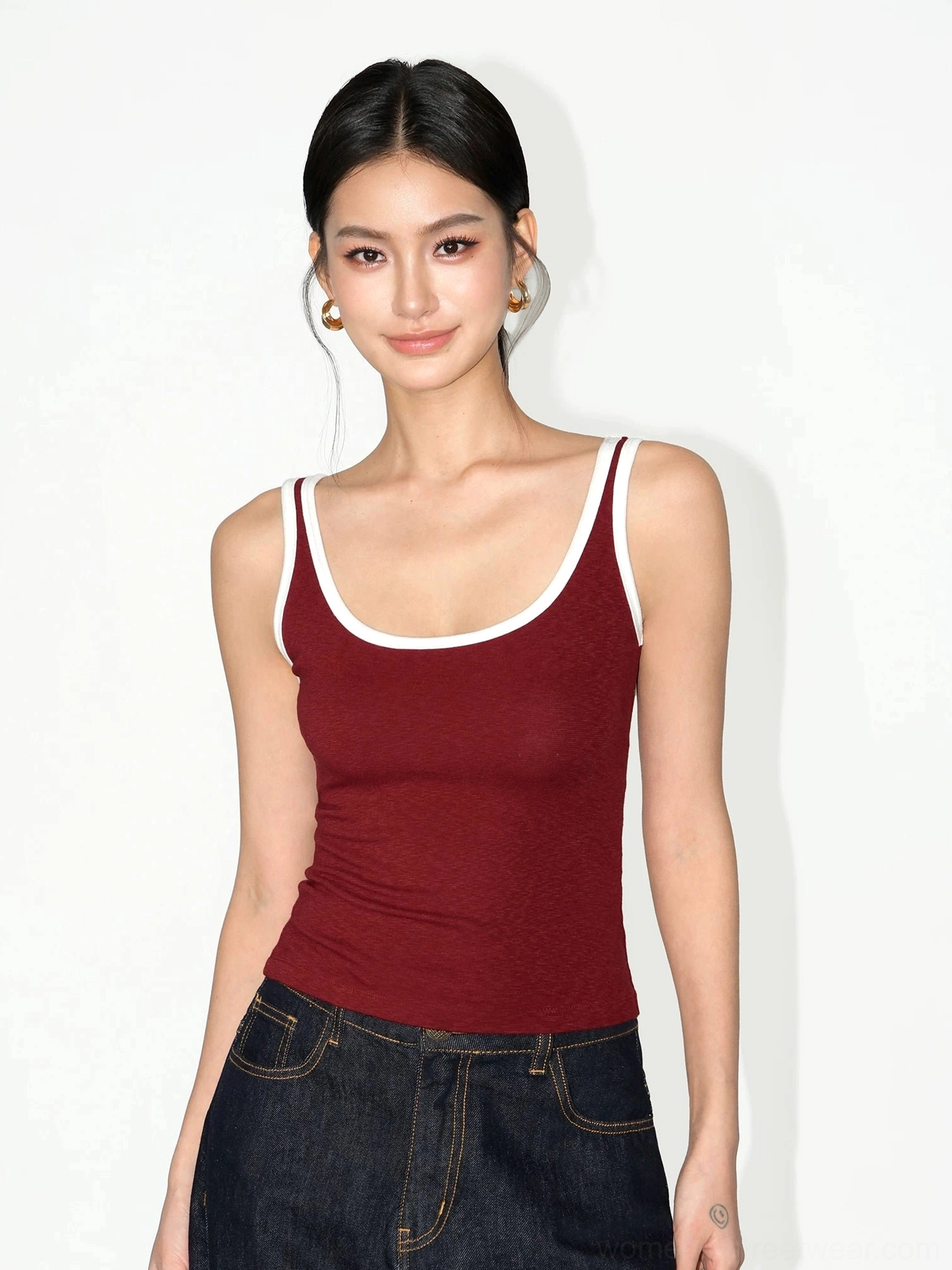 Red and White contrast trim scoop neck knit tank top product detail with fitted ribbed texture