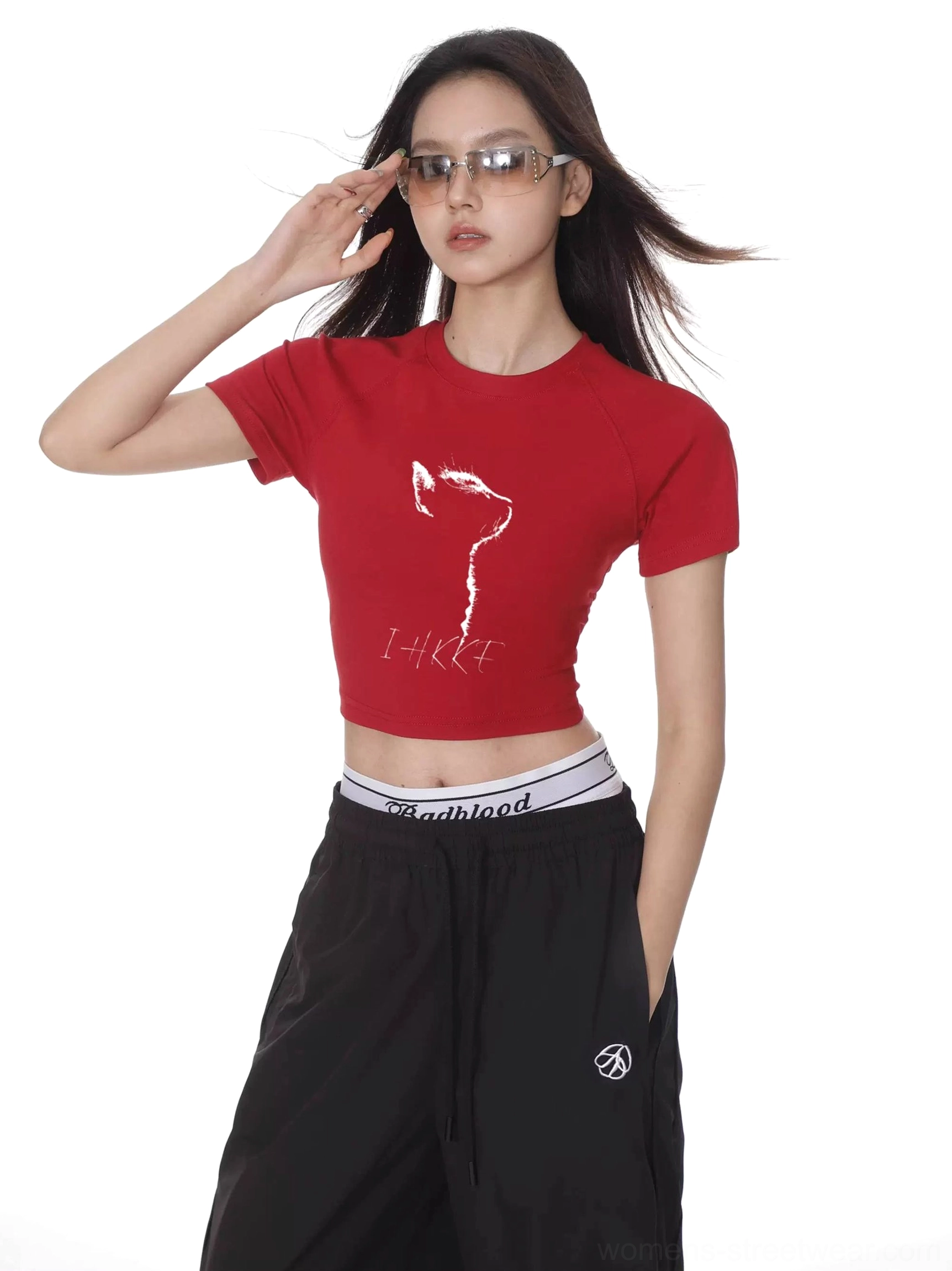 Red cat print cropped fitted short sleeve t-shirt for bold Korean streetwear and Y2K fashion looks