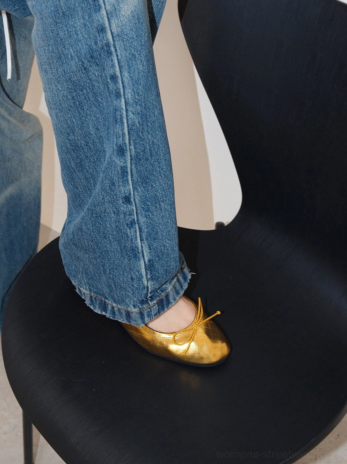 Reflective quilted bow ballet flats with a low profile sole for feminine Korean streetwear styling