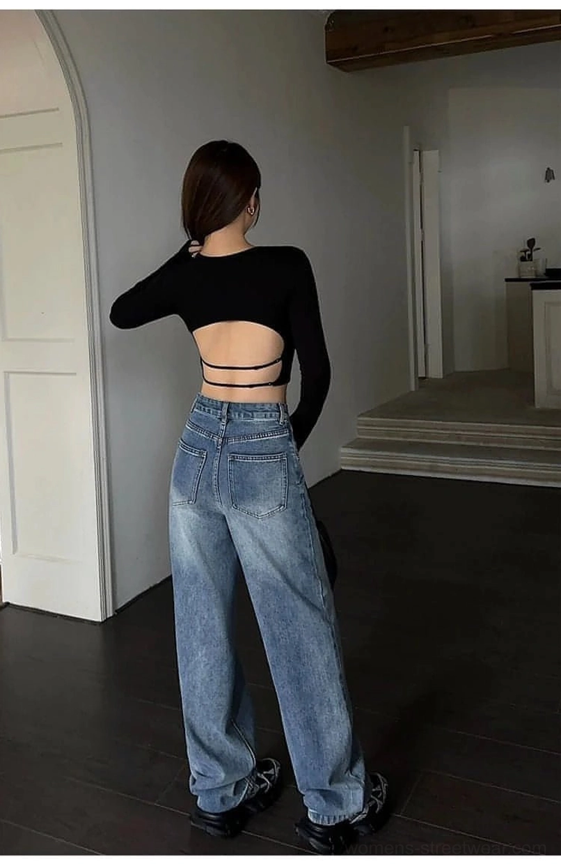 Relaxed blue wide-leg denim jeans with a high waist and vintage wash for everyday casual outfits