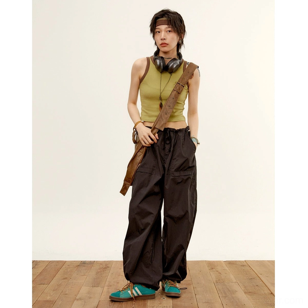 relaxed cargo pants street style photography real-world outfit documentation