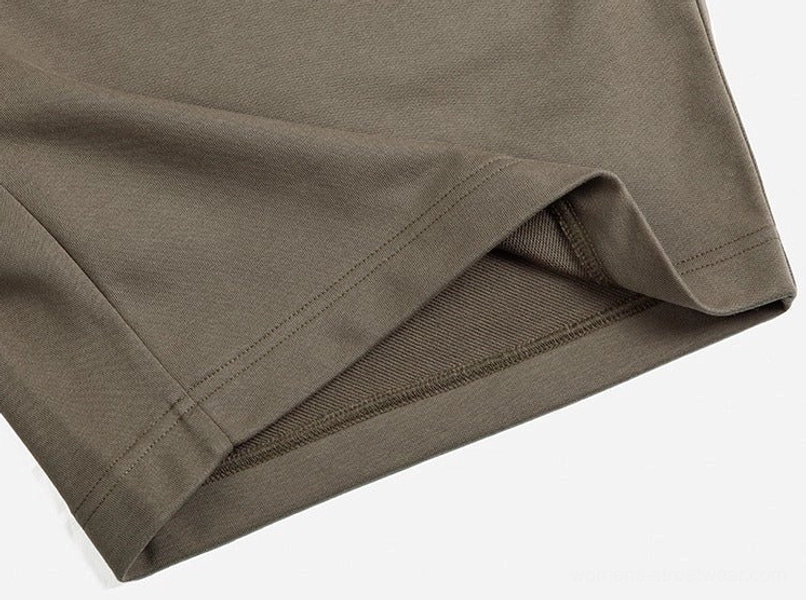 Relaxed straight leg shorts in a clean unisex silhouette for modern Asian street style and daily wear