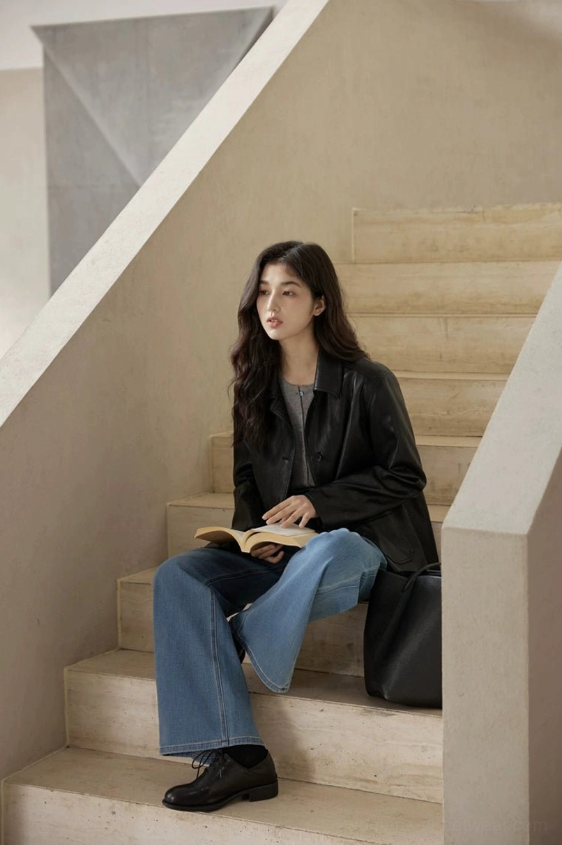 Relaxed women’s leather jacket inspired by Seoul street fashion and effortless everyday dressing