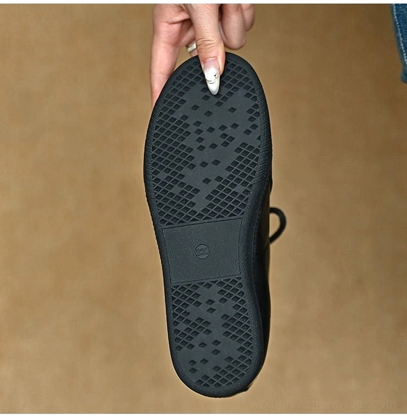Retro black leather casual sneakers with classic lace-up closure, subtle sole lift, and versatile urban fashion appeal