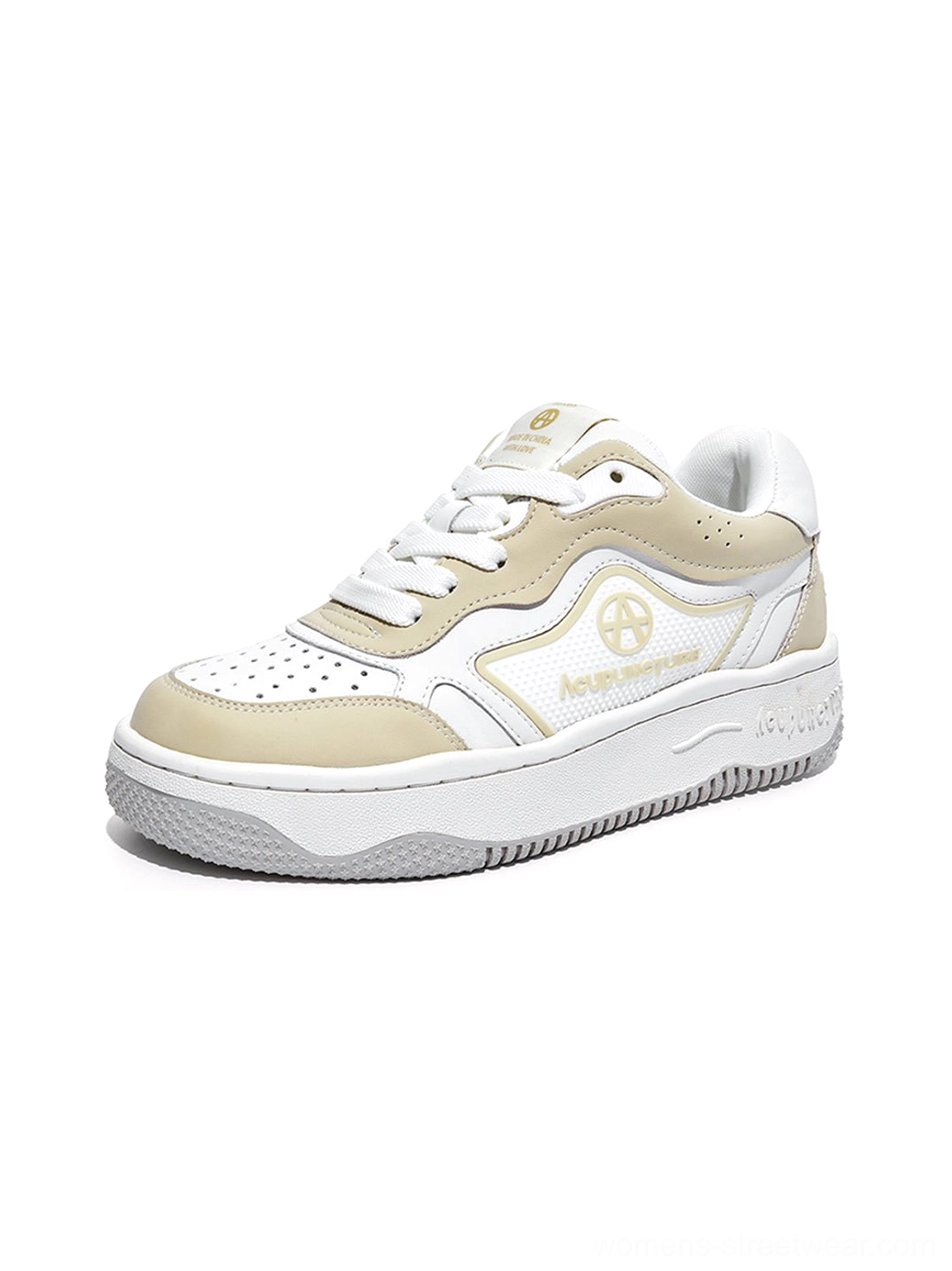 Retro black and white board shoes with a cushioned low platform and versatile unisex streetwear design