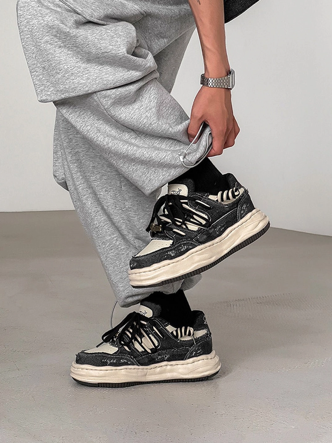 Retro chunky denim sneakers featuring faded texture, contrast outsole, and relaxed vintage streetwear appeal