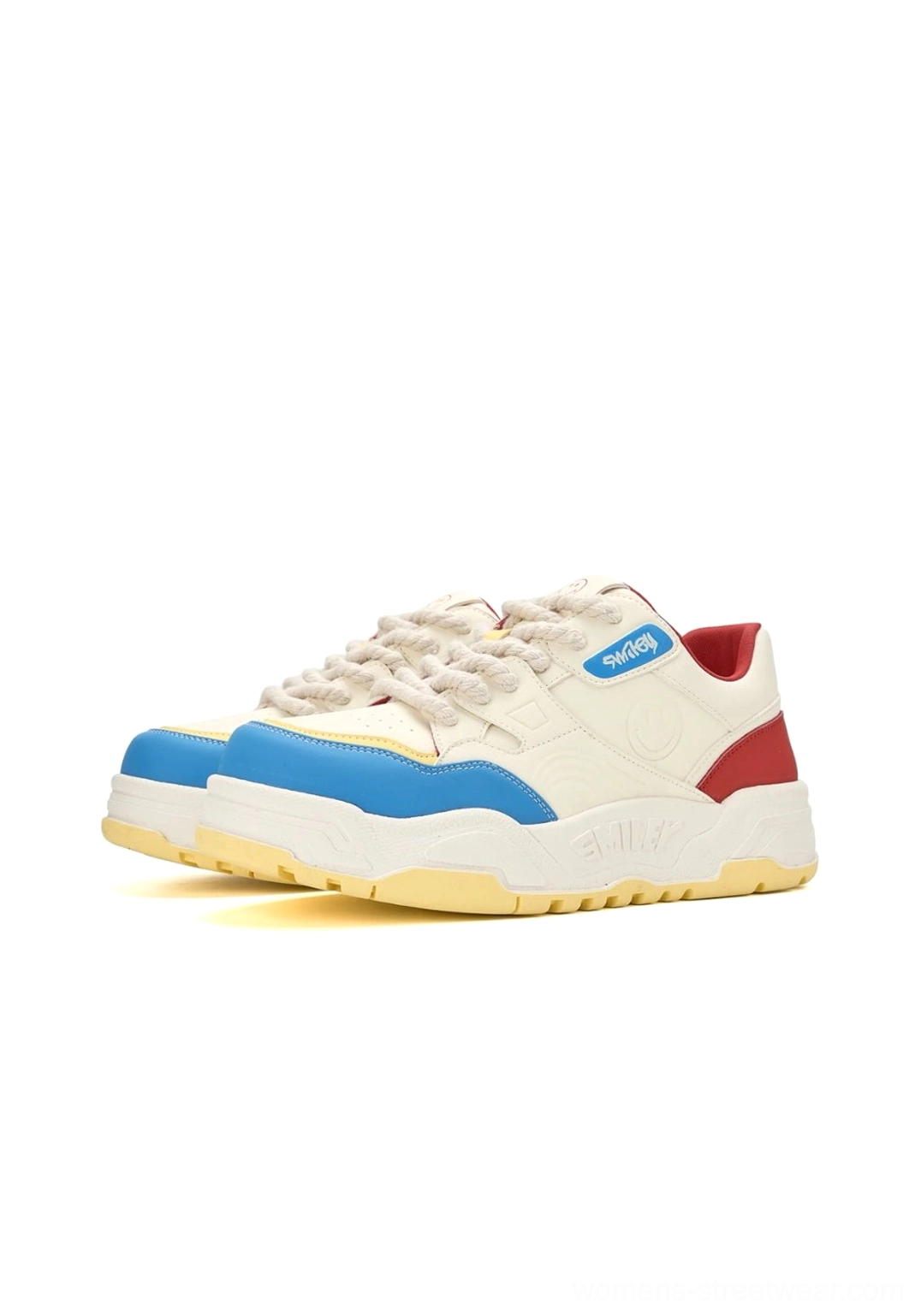 Retro platform skate sneakers for women with a chunky streetwear silhouette and Y2K-inspired proportions