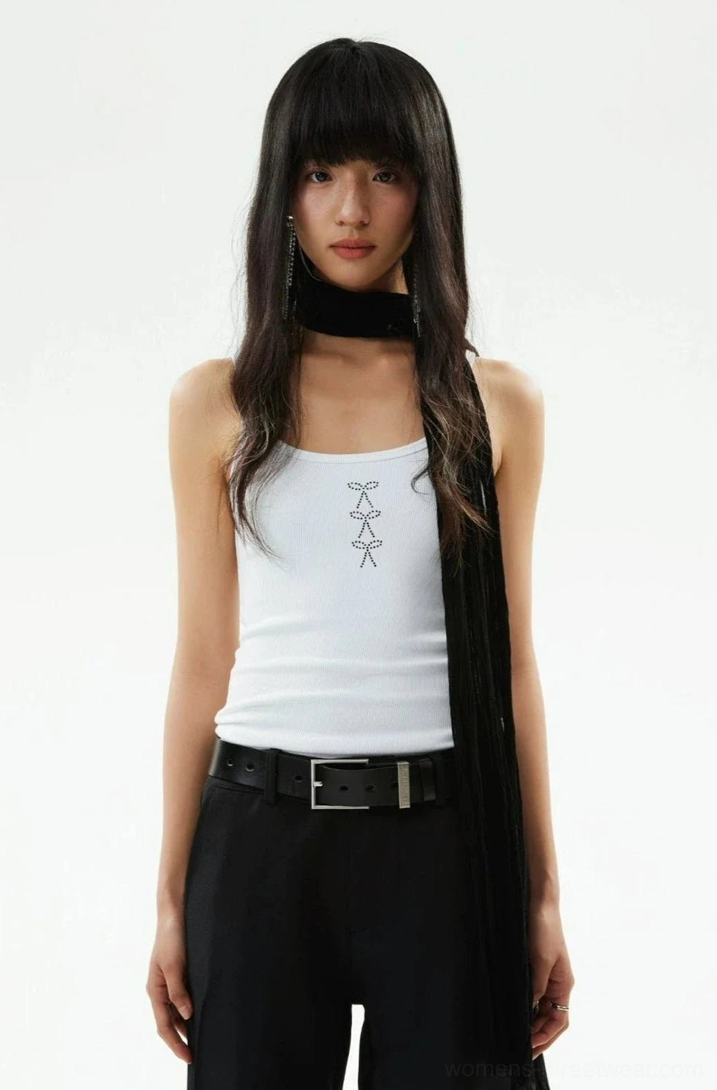 Rhinestone bow ribbed tank top fashion detail for Korean-inspired women's streetwear styling