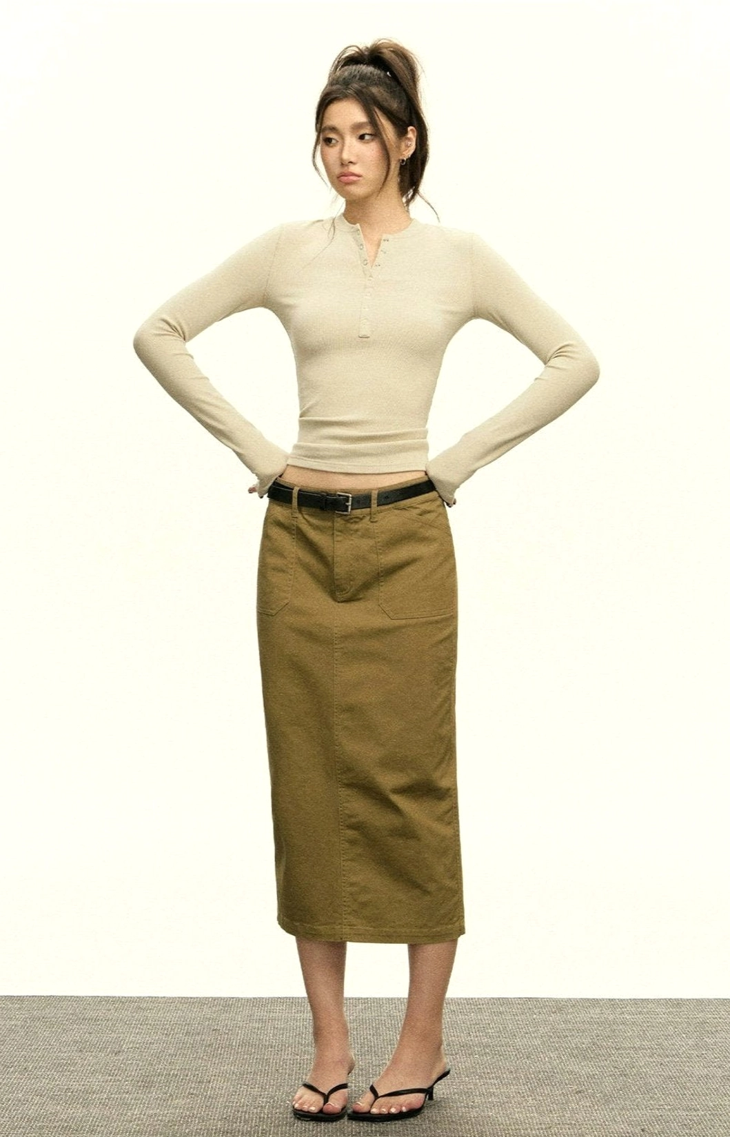 Ribbed Henley crop top with long sleeves and fitted cropped silhouette for women's Korean streetwear styling