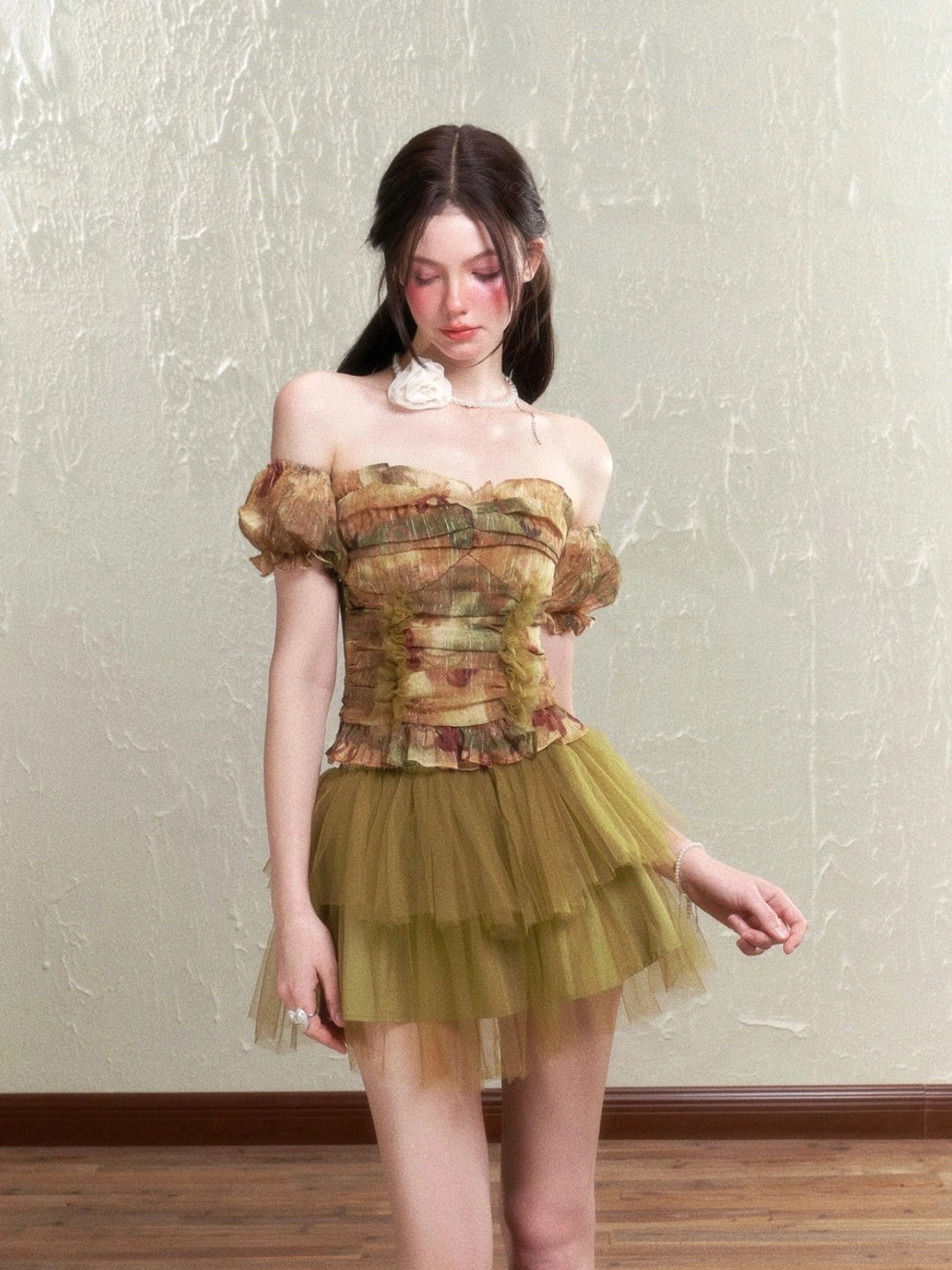 Romantic off-shoulder rose print tulle top and tiered mini skirt set with ruffled neckline