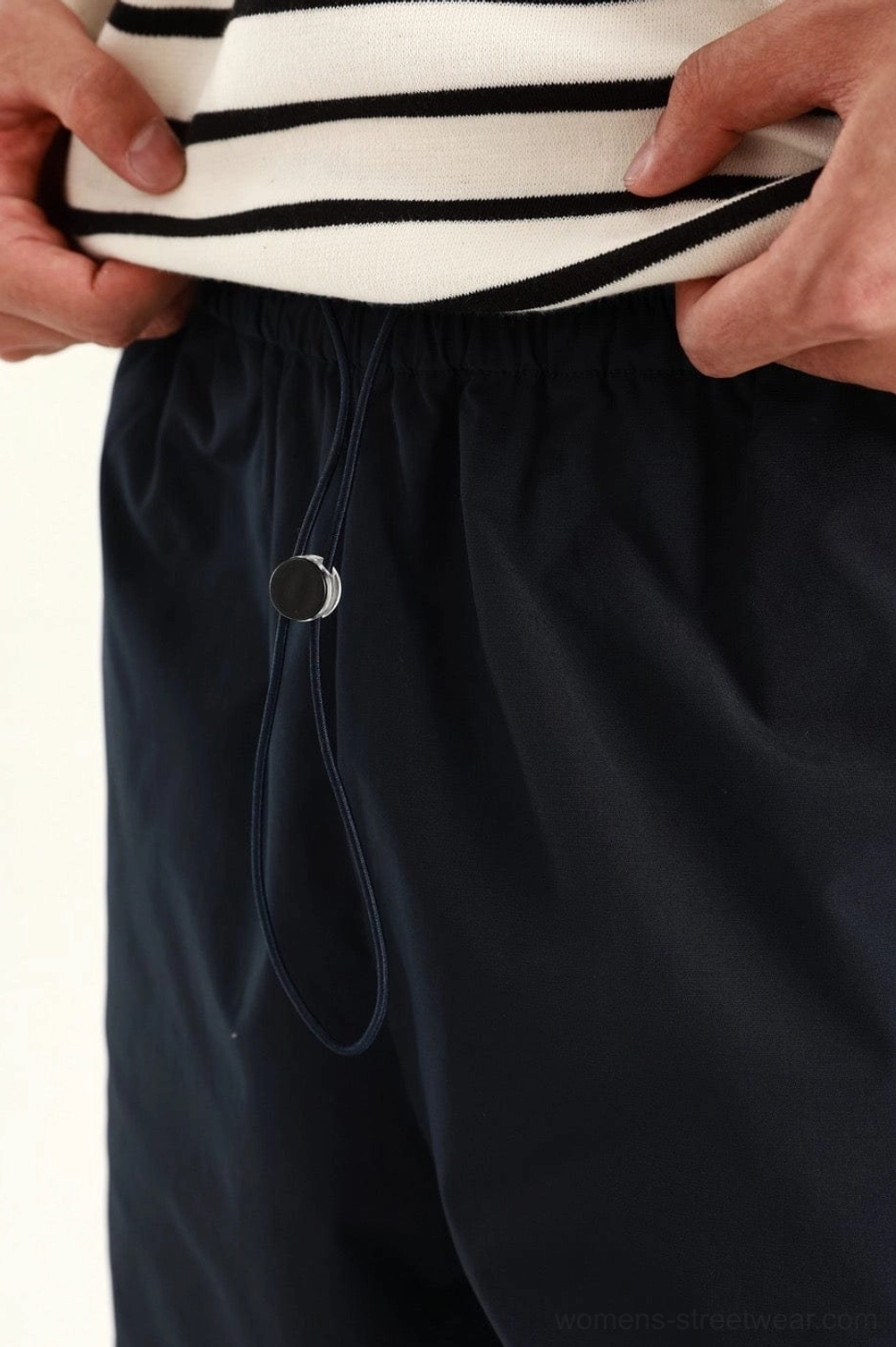 Everyday streetwear cargo pants with an easy straight-leg fit for layered urban outfits