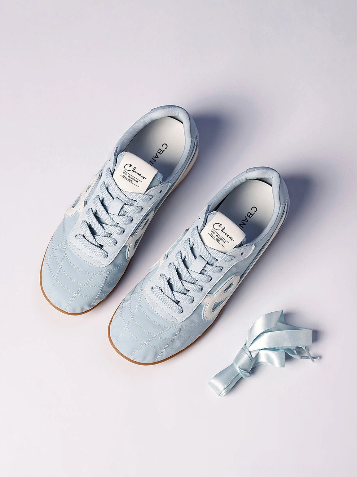 Sky blue quilted gum sole retro streetwear sneakers detailed product view