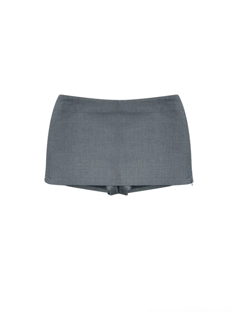 Sleek Seoul streetwear mini skirt with low-rise cut, split detail, and versatile Y2K-inspired styling