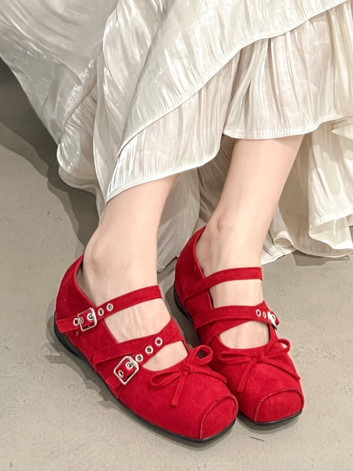 Square-toe double-strap leather Mary Jane flats with bow detail in a polished women's streetwear design