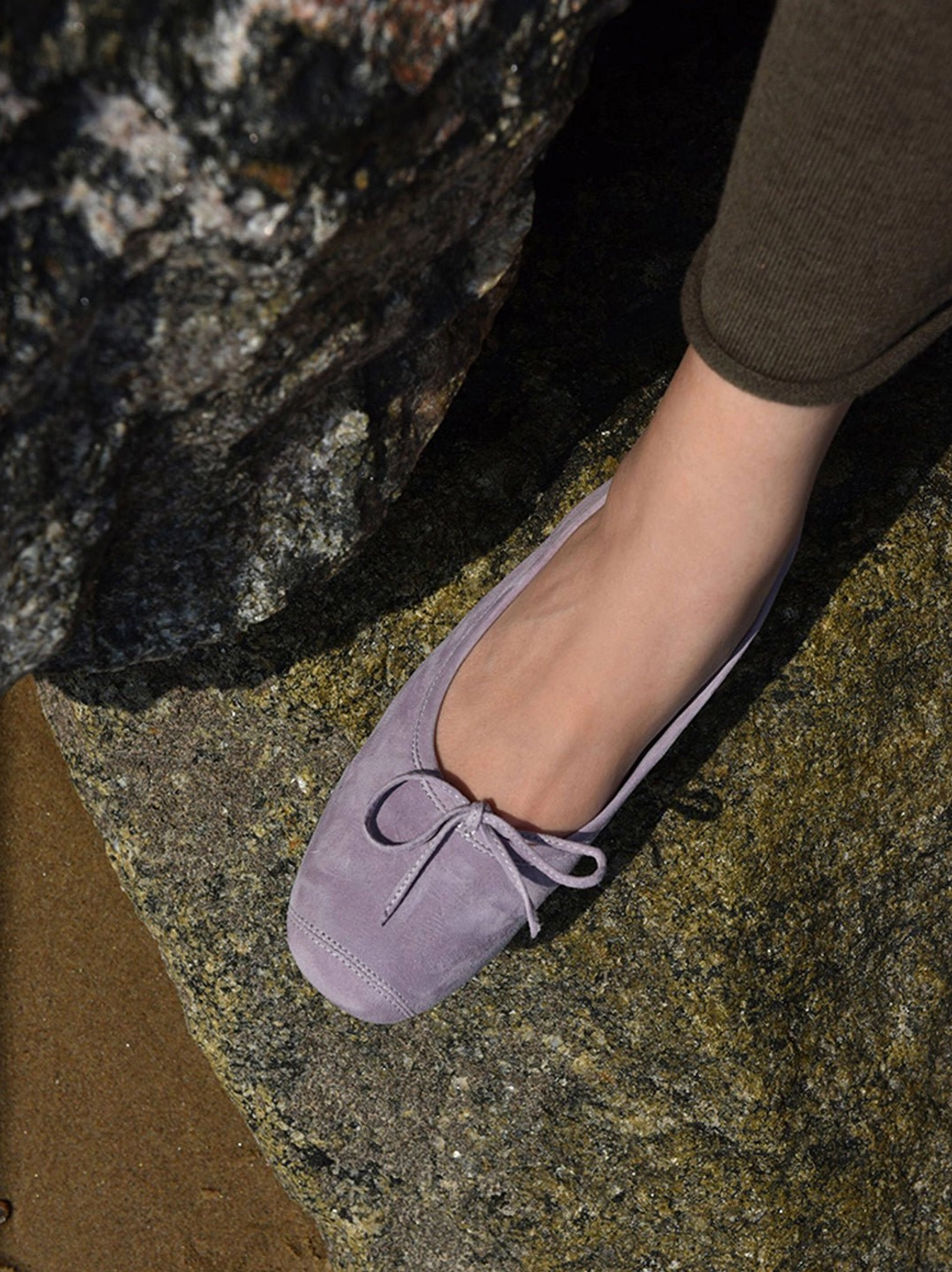 Square-toe metallic bow ballet flats for women in contemporary Y2K streetwear style