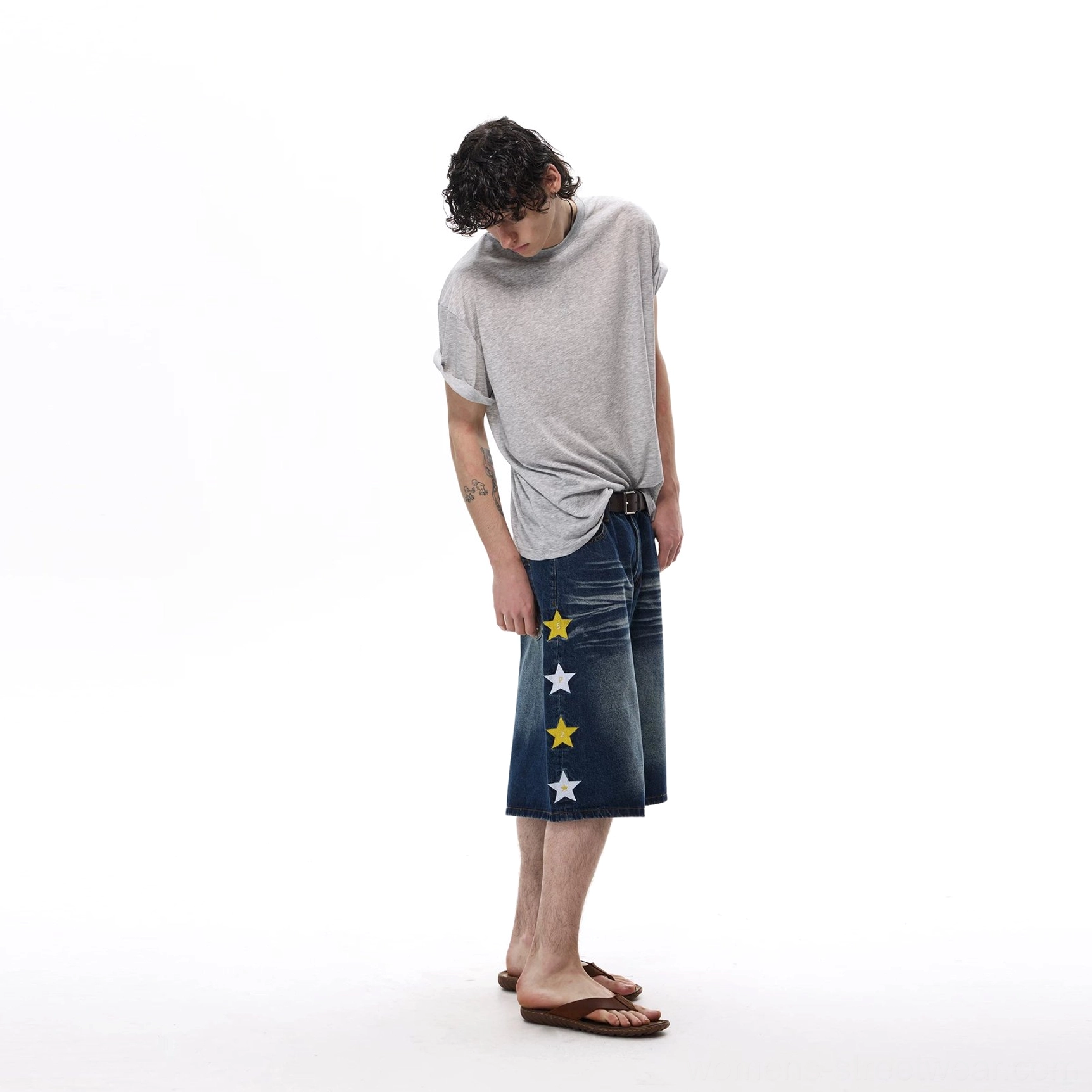 Dark blue star appliqué wide-leg denim knee shorts with washed indigo finish and baggy knee-length fit