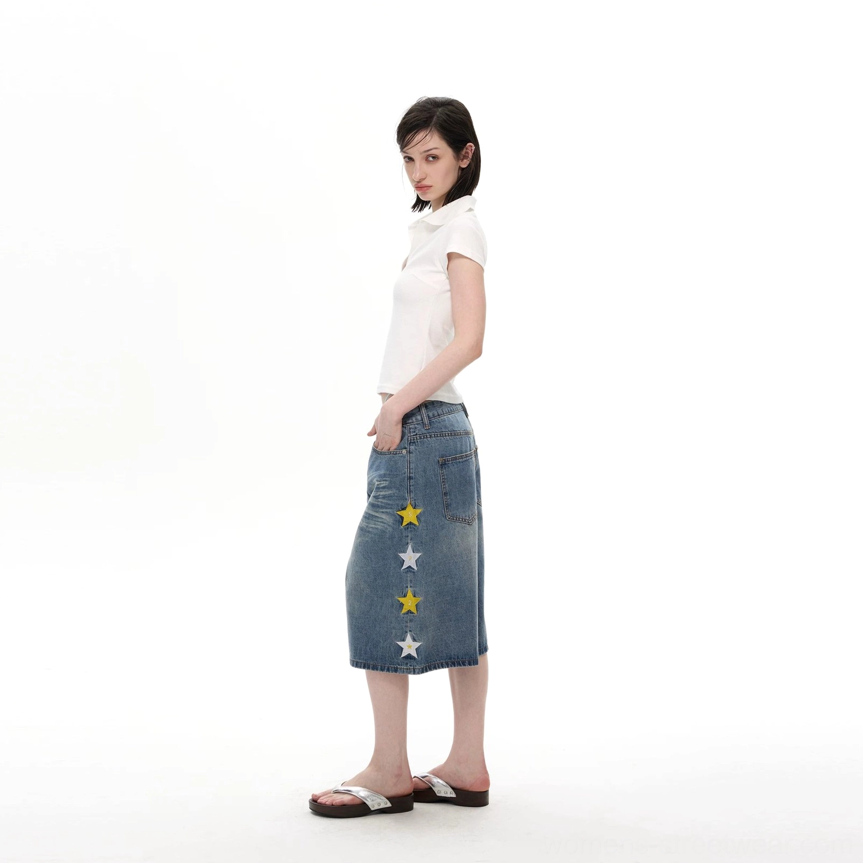 Light blue star appliqué wide-leg denim knee shorts with faded wash and casual Seoul streetwear appeal