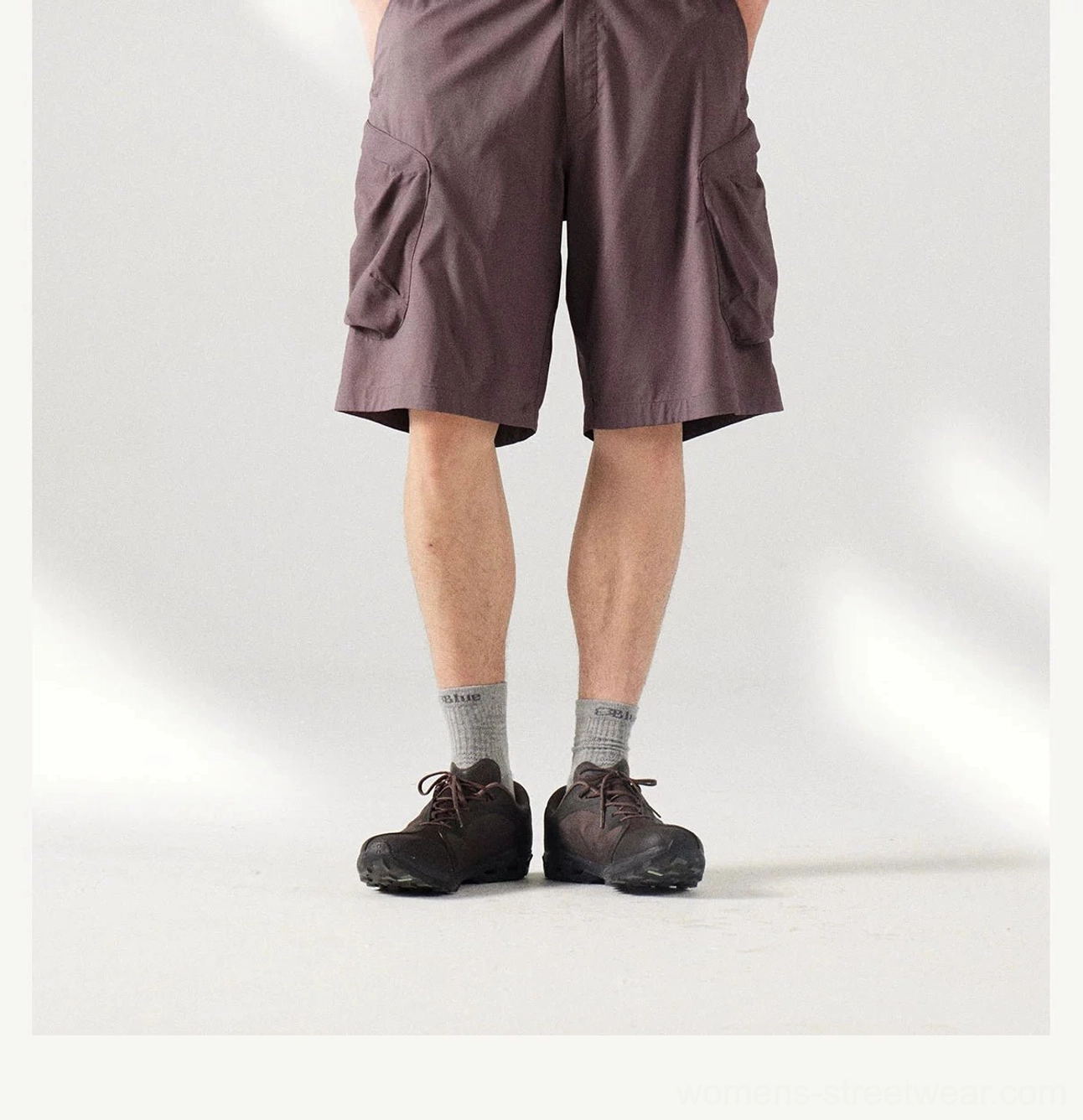 Technical outdoor cargo shorts with water-repellent polyester fabric and relaxed Korean street style silhouette