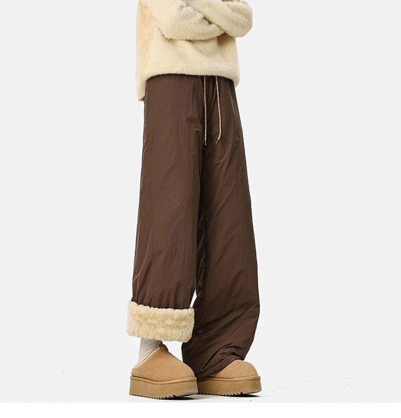 Textured wide-leg streetwear pants with cozy lining and adaptable rolled hems for modern cold-weather styling