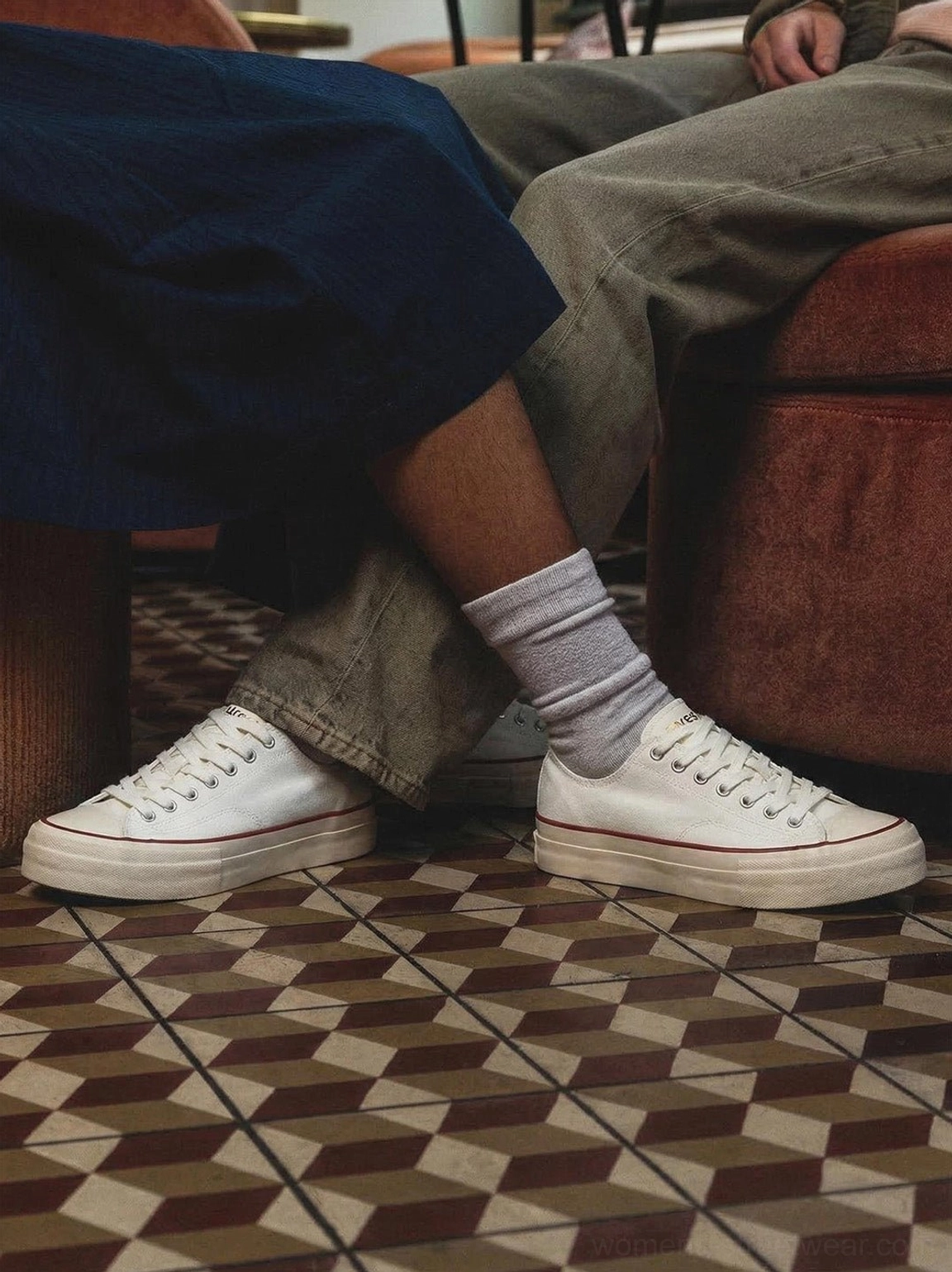 Unisex canvas platform sneaker with cork midsole and low-top silhouette, suitable for all genders and body types