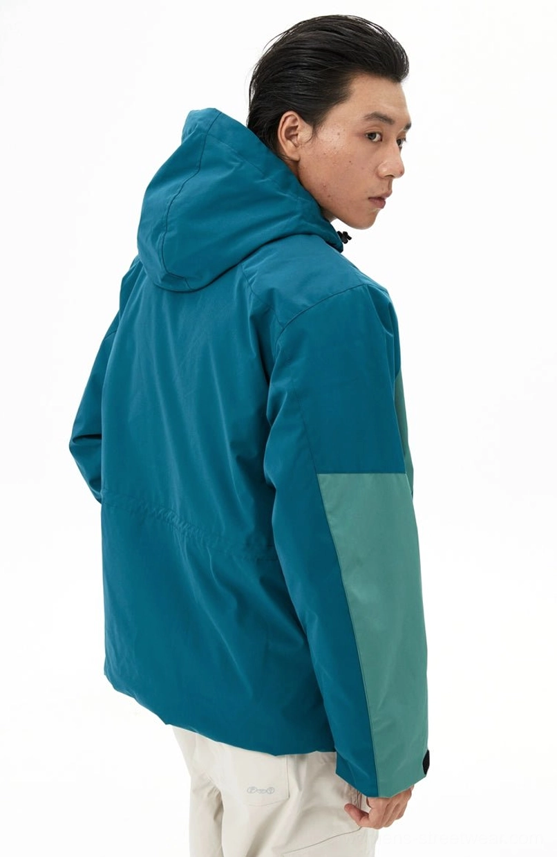 Modern unisex padded outdoor jacket in a relaxed silhouette for city commuting and weekend adventures