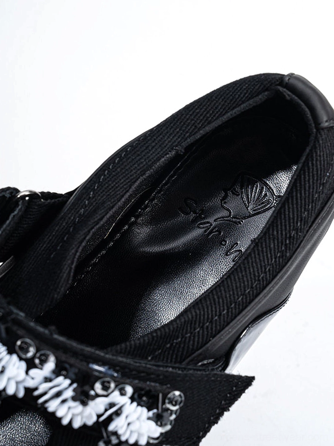 Low-cut women's sport ballet Mary Jane sneakers styled for Korean streetwear outfits